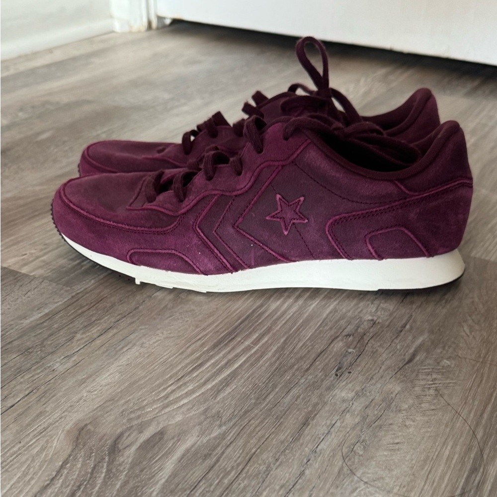 Converse Burgundy Sneakers